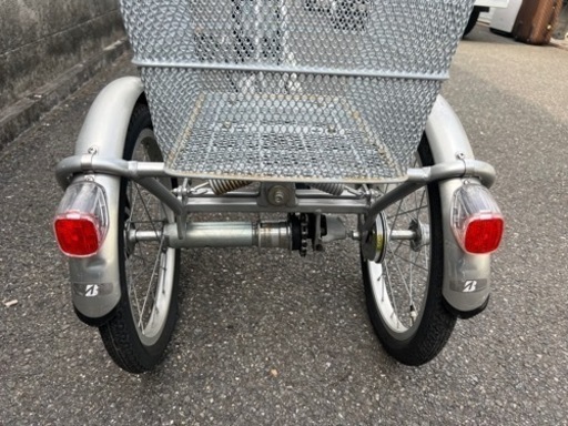 最初の  ブリヂストン電動三輪車【固定式】 自転車本体