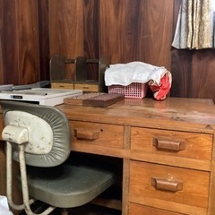 木製の机　