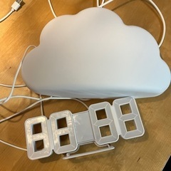 IKEA 照明　雲と電子時計