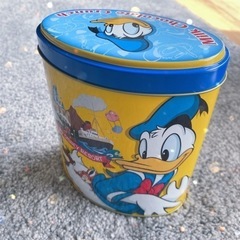 ディズニーお菓子缶