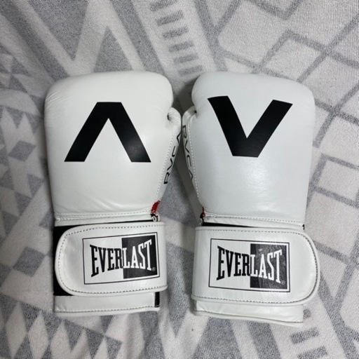 RVCA × EVERLAST コラボ ボクシンググローブ 14oz 限定品 RVCA × EVERLAST コラボ ボクシンググローブ 14oz 限定品 - メルカリ