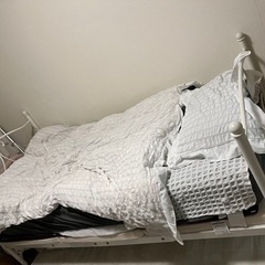 【シングルベッド一式】マットレス、ベッドフレーム、枕、羽毛布団、...