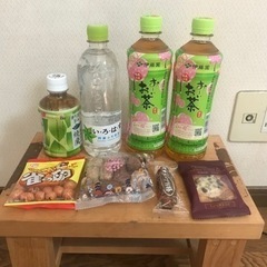 (お取引中)ペットボトルのお茶と水とお菓子8点セット☆