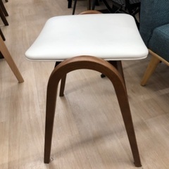 秋田木工のスツール(剣持勇デザイン)のご紹介です