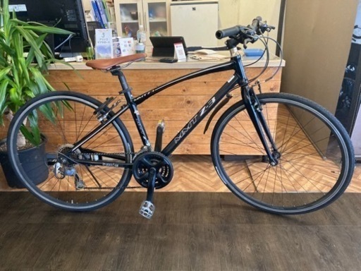 前後タイヤ・チューブ新品！momentum】3×7速 700×28c クロスバイク