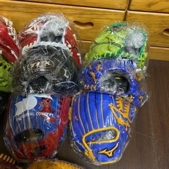 グローブ 新品 硬式 1つ1万5千円程から購入可能 カラー様々 配達可能