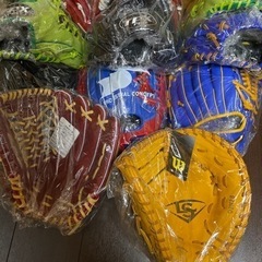 グローブ 新品 硬式 1つ1万5千円程から購入可能 カラー様々 配達可能