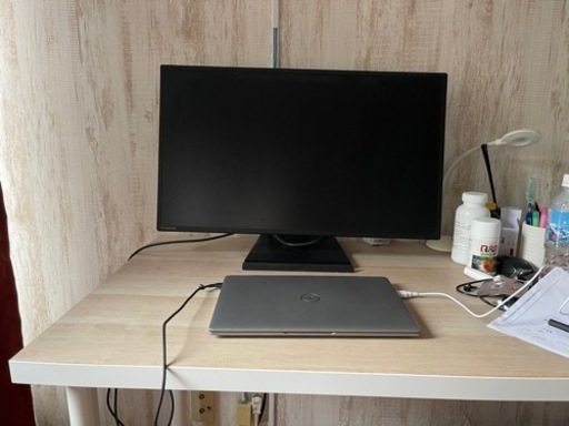 27インチ液晶ディスプレイ