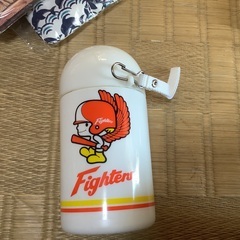 昭和レトロ。日本ハムファイターズの水筒です。