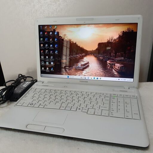 【取引中です】TOSHIBA　dynabook　15インチ　SSD　i5　Wi-Fi　マルチ　テンキー付き　Windows11