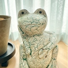 【アジアンヴィンテージ】ユーモラスな木彫りのカエル　無料