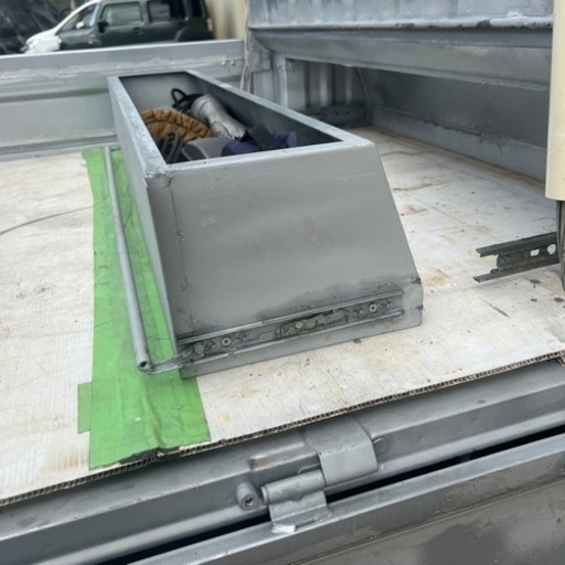 値下げしました。　ダイハツハイゼットジャンボの空間に道具入れボックスを制作しました。