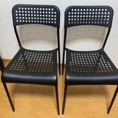 IKEAの椅子二脚