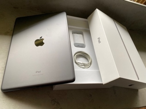 Apple iPad 第9世代 シルバー 本体 充電器 箱 別売り専用ケース付