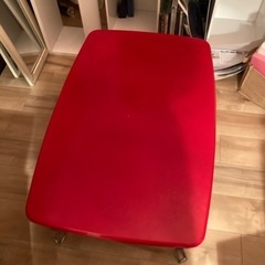 赤　テーブル