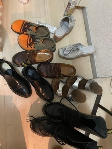靴 ドクターマーチンやBIRKENSTOCKなど（それぞれ値段本文にあります）