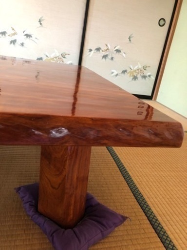 一枚板の座卓。物を見てから購入も可能です。