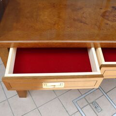 Karimoku(カリモク)の高級ブランドdomani(ドマーニ)よりMorganton(モーガントン)シリーズ コンソールテーブル/ライトコニャックです。デスクやホールテーブルにもおススメです♪DC122