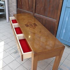 Karimoku(カリモク)の高級ブランドdomani(ドマーニ)よりMorganton(モーガントン)シリーズ コンソールテーブル/ライトコニャックです。デスクやホールテーブルにもおススメです♪DC122