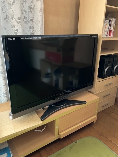 亀山ブランド‼️AQUOS32型、液晶テレビ‼️カッコいいスピーカーも付けて