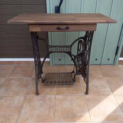 足踏みミシンテーブル　singer