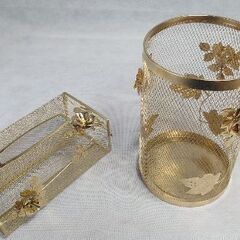 『これは輝く！大切に使うでしょう！』金ピカのゴミ箱とティシュペー...