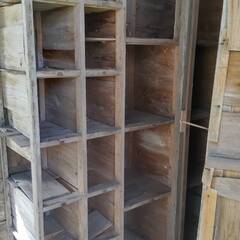 古い木製の道具棚（木材・廃材）