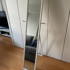 IKEAの鏡と照明