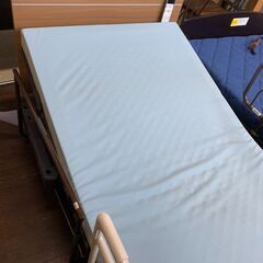 ★来店限定★ パラマウントベッド KQ-60000シリーズ 電動介護用ベッド マットレス付 2021年製 シミあり