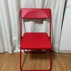 赤パイプ椅子　