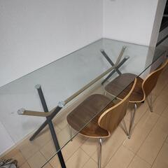 ダイニングテーブルと椅子4脚