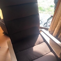 リクライニング調節可能なハイバックチェア　椅子