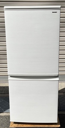 【RKGRE-111】特価！シャープ/137L 2ドア冷凍冷蔵庫/どっちもドア/SJ-D14D-W/中古品/2018年製/当社より近隣無料配達！/