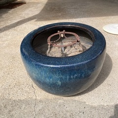 昔、家で使っていた火鉢です　灰も入ってます
