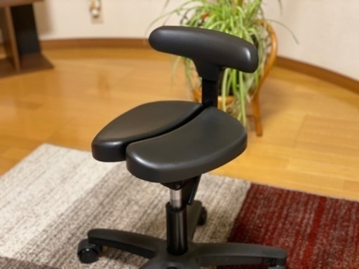 腰痛の方必見❗️ アーユルチェア格安で - 椅子