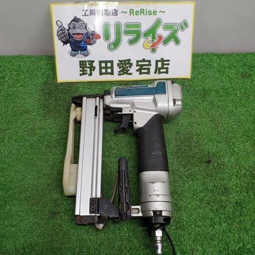 マキタ AT425A エアタッカー【野田愛宕店】【店頭取引限定】【中古】 管理番号：ITD2VYDDW2GM