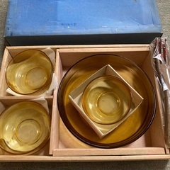 琥珀ガラス　サラダボール大と小鉢5個、未使用