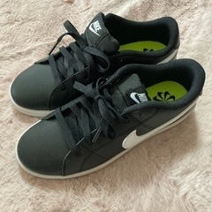 新品　NIKE スニーカー