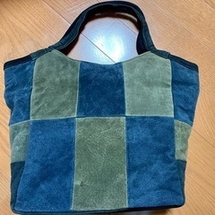 青×緑の本革製バッグ