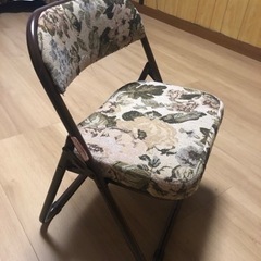 ゴブラン織りの折りたたみ椅子