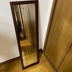 定価6999円の鏡を無料で差し上げます。