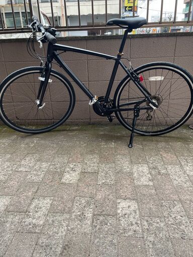 リサイクルショップどりーむ荒田店　No629 エコNo15880X 自転車　クロスバイク　TIGORA　定価約４万！　軽量アルミフレーム　ギア切り替え３×８段　計２４段切り替え！　マットブラックカラー♪　大人気のクロスバイク♪　２８インチ