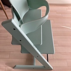 《ストッケ　トリップトラップ》（本体＋ベビーセット）