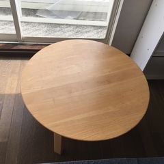 丸いテーブル（足折り畳み式）