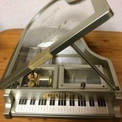 オルゴール付き　ピアノ型　ジュエリーケース