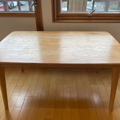 ニトリ ダイニングテーブル 天然木 140 × 80 × 70.5