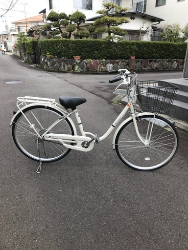 【美品】自転車 白 ホワイト 鍵 カゴ 荷台あり 26インチ