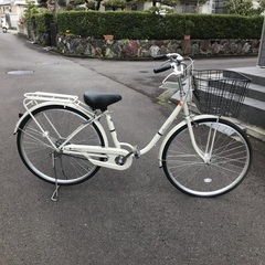 【美品】自転車 白 ホワイト 鍵 カゴ 荷台あり 26インチ