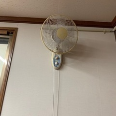 壁かけ扇風機