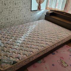 フランスベッドのセミダブルベッドです。